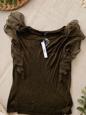 ✨ Antonio Melani Olive Ruffle Sleeve Top – Size Large ✨